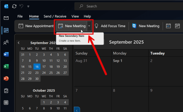 ปุ่ม New Meeting บน Ribbon ของ Outlook Calendar เพื่อเริ่มการนัดประชุม Outlook ใหม่
