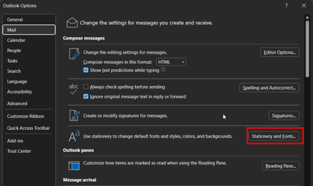 เลือกเมนู Mail และปุ่ม Stationery and Fonts เพื่อเปลี่ยน Font ใน Outlook