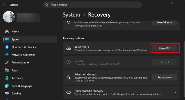 การคลิกปุ่ม Reset PC เพื่อเริ่มกระบวนการคืนค่าโรงงาน Windows 11